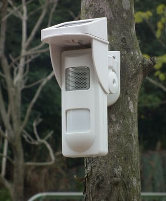 Detectores de movimento solares exteriores do alarme com som & alerta claro para a luta contra o incêndio do parque